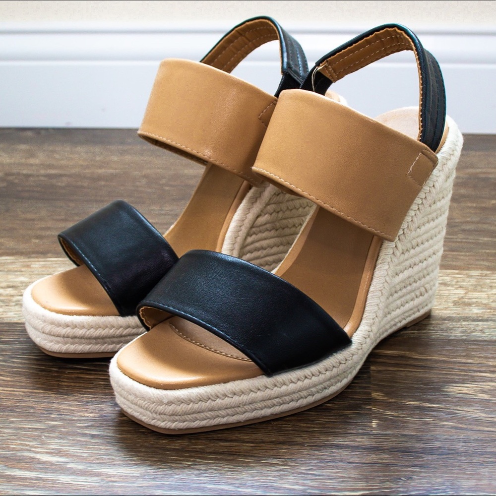 Tan/Black Summer Wedges